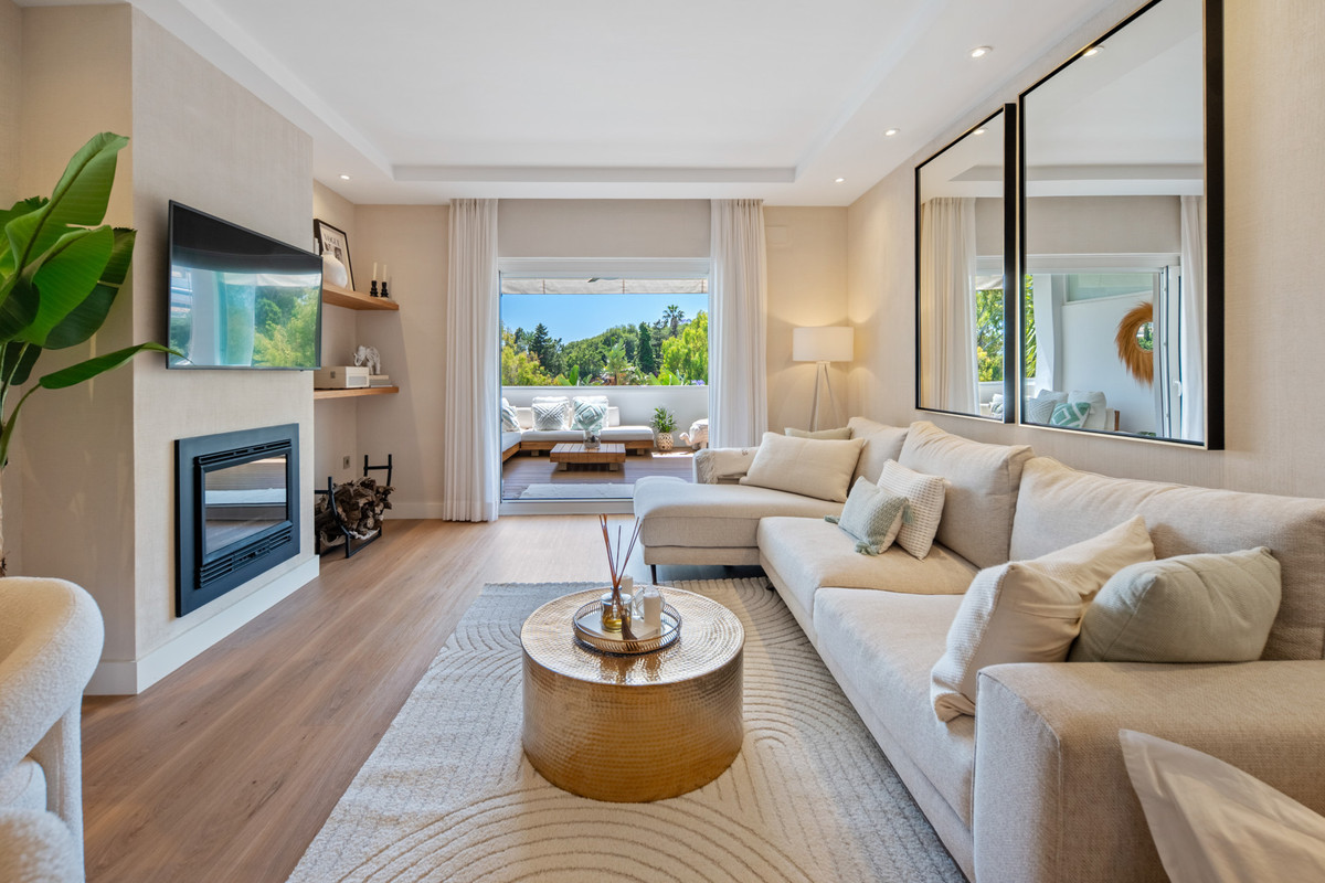 2 Bedroom Middle Floor Apartment in The Golden Mile [MFL-529627