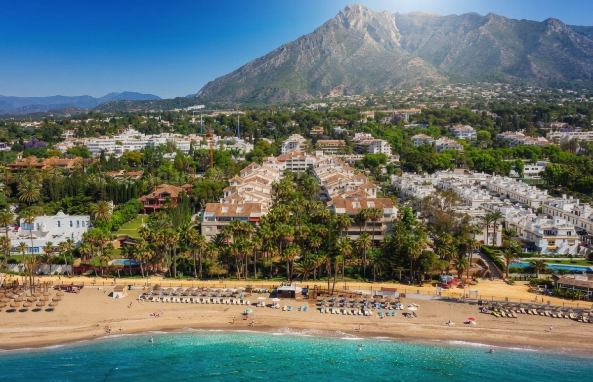 2 Bedroom Middle Floor Apartment in Marbella [MFL-906250