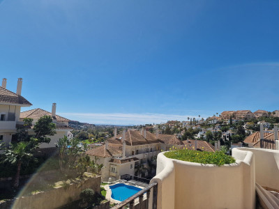 2 Bedroom Middle Floor Apartment in Nueva Andalucía - Image 5