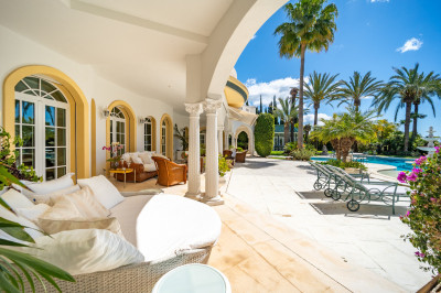 14 Bedroom Detached Villa in The Golden Mile - Image 3