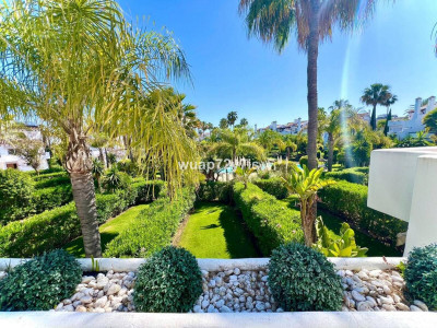 4 Bedroom Townhouse in Estepona - Image 2