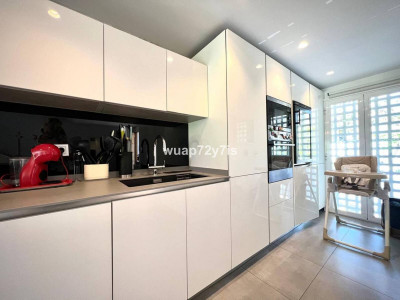 4 Bedroom Townhouse in Estepona - Image 4