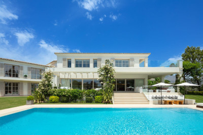 6 Bedroom Detached Villa in Nueva Andalucía - Image 2