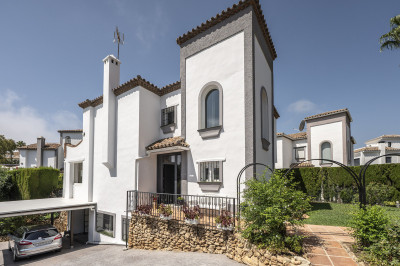 4 Bedroom Detached Villa in Mijas Costa - Image 3