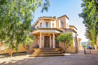 6 Bedroom Detached Villa in La Alcaidesa - Image 3