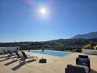 4 Bedroom Detached Villa in Estepona - Image 1