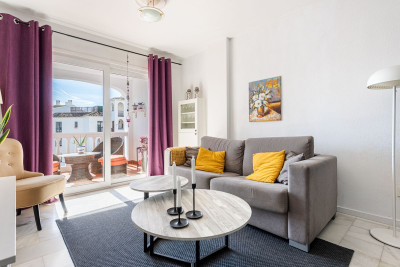 2 Bedroom Middle Floor Apartment in Riviera del Sol - Image 2