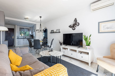 2 Bedroom Middle Floor Apartment in Riviera del Sol - Image 4