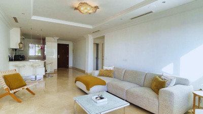 2 Bedroom Middle Floor Apartment in Nueva Andalucía - Image 5