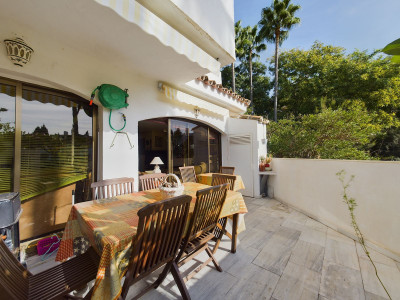 3 Bedroom Middle Floor Apartment in Elviria - Image 1