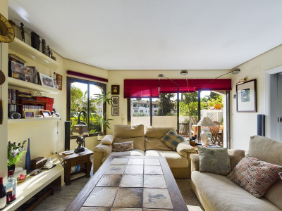 3 Bedroom Middle Floor Apartment in Elviria - Image 5