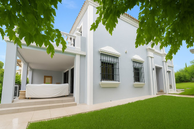 4 Bedroom Semi-Detached House in Sotogrande Alto - Image 3