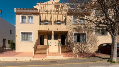 3 Bedroom Semi-Detached House in Marbella - Image 1