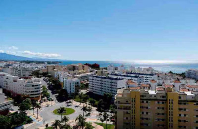 2 Bedroom Middle Floor Apartment in Estepona - Image 2