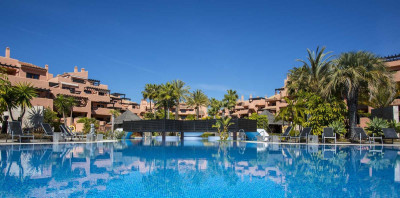 3 Bedroom Middle Floor Apartment in Estepona - Image 1