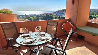 2 Bedroom Middle Floor Apartment in La Duquesa
