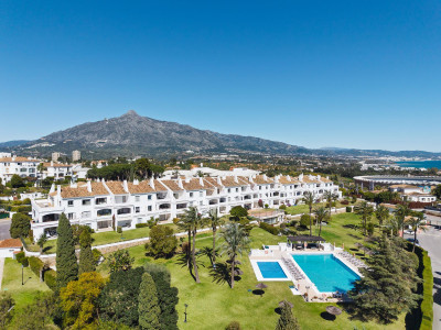 2 Bedroom Middle Floor Apartment in Nueva Andalucía - Image 1