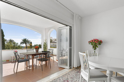 2 Bedroom Middle Floor Apartment in Nueva Andalucía - Image 5