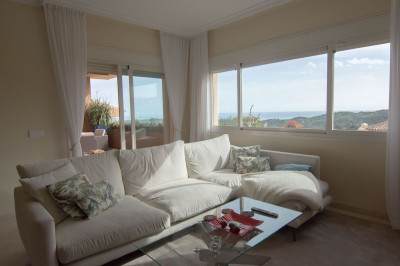 2 Bedroom Middle Floor Apartment in La Mairena - Image 1