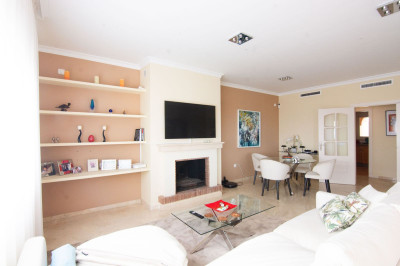 2 Bedroom Middle Floor Apartment in La Mairena - Image 3