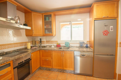 2 Bedroom Middle Floor Apartment in La Mairena - Image 5