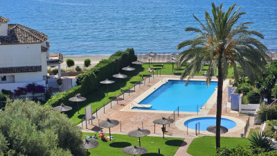 3 Bedroom Top Floor Apartment in Estepona - Image 1