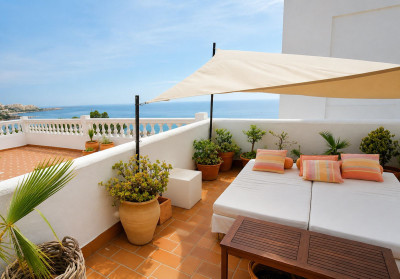 3 Bedroom Top Floor Apartment in Estepona - Image 5