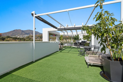 4 Bedroom Penthouse in Estepona - Image 1
