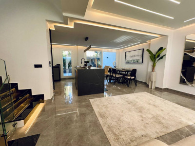 3 Bedroom Townhouse in Marbella - Image 2