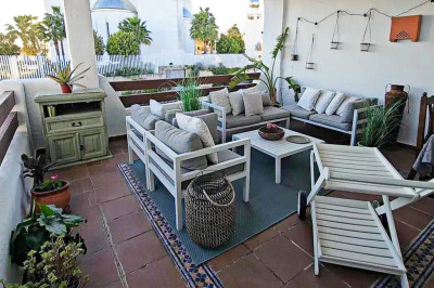 3 Bedroom Middle Floor Apartment in Selwo - Image 3