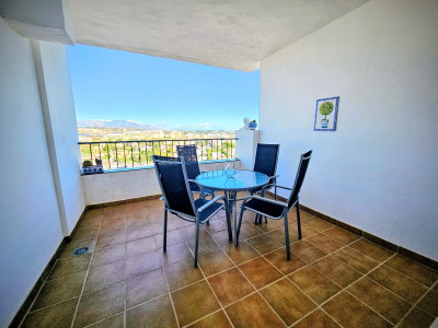 2 Bedroom Middle Floor Apartment in Miraflores - Image 2