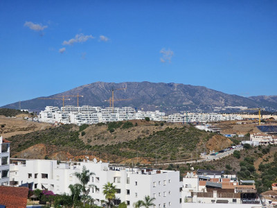 2 Bedroom Middle Floor Apartment in Miraflores - Image 3