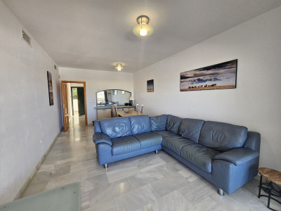2 Bedroom Middle Floor Apartment in Miraflores - Image 4