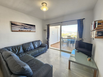 2 Bedroom Middle Floor Apartment in Miraflores - Image 5