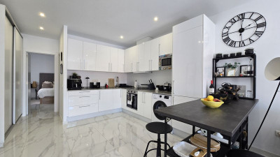 2 Bedroom Middle Floor Apartment in San Pedro de Alcántara - Image 3