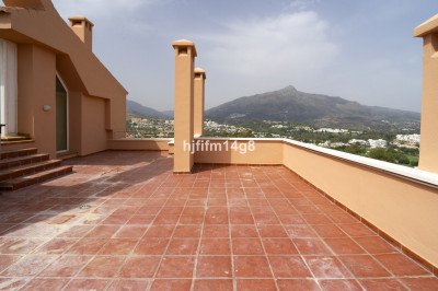 4 Bedroom Penthouse in Nueva Andalucía - Image 2