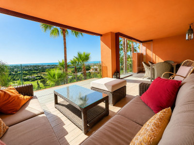 2 Bedroom Middle Floor Apartment in Los Flamingos