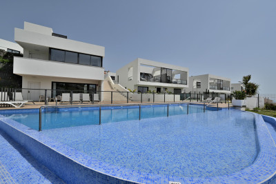 4 Bedroom Semi-Detached House in Riviera del Sol - Image 1