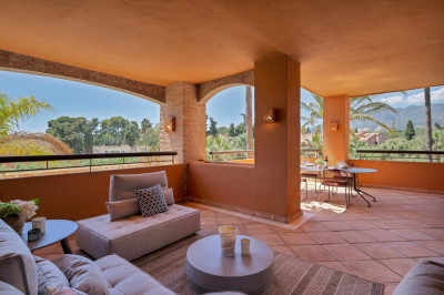 3 Bedroom Middle Floor Apartment in Bahía de Marbella - Image 1