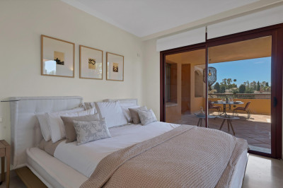 3 Bedroom Middle Floor Apartment in Bahía de Marbella - Image 5