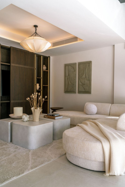 5 Bedroom Detached Villa in Nueva Andalucía - Image 2