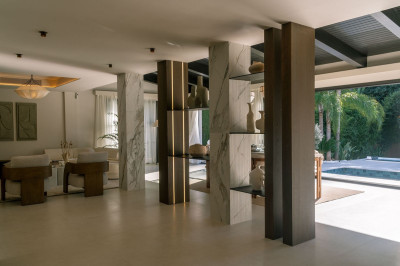 5 Bedroom Detached Villa in Nueva Andalucía - Image 3