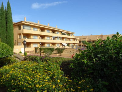 2 Bedroom Middle Floor Apartment in Elviria - Image 2