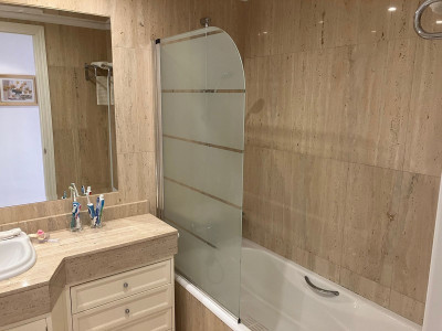 2 Bedroom Middle Floor Apartment in Elviria - Image 5