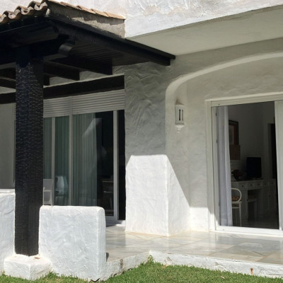 3 Bedroom Ground Floor Apartment in Puerto Banús - Image 2
