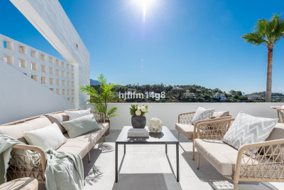 3 Bedroom Middle Floor Apartment in La Quinta - Image 4