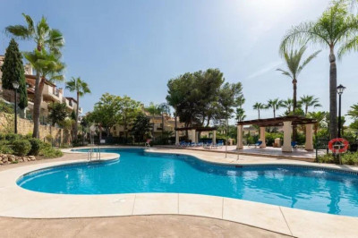 1 Bedroom Middle Floor Apartment in Marbella - Image 5