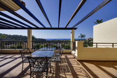 3 Bedroom Penthouse in Benahavís - Image 3