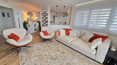 4 Bedroom Middle Floor Apartment in Benalmadena - Image 3