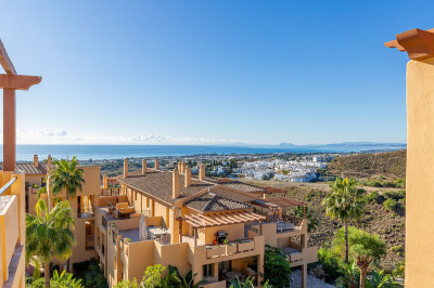 2 Bedroom Penthouse in Benahavís - Image 2